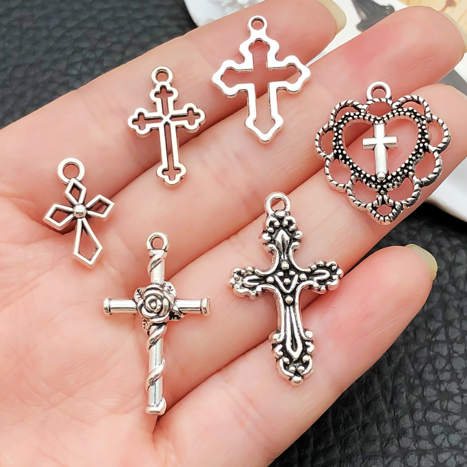 52pcs Assorted Cross Pendants  - Ethnic Fashion Design 评论和价格